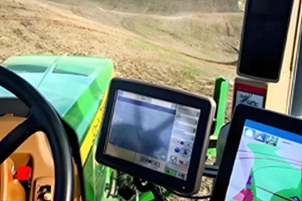 Il pannello touch screen resistivo mantiene la presenza sul mercato con vantaggi di durabilità in applicazioni di nicchia